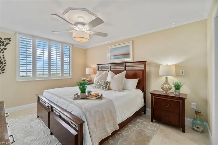 17  Bluebill  AVE, Naples, FL 34108
