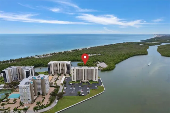 17  Bluebill  AVE, Naples, FL 34108