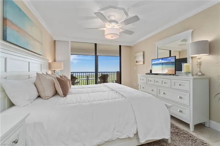 17  Bluebill  AVE, Naples, FL 34108