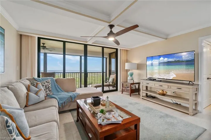 17  Bluebill  AVE, Naples, FL 34108