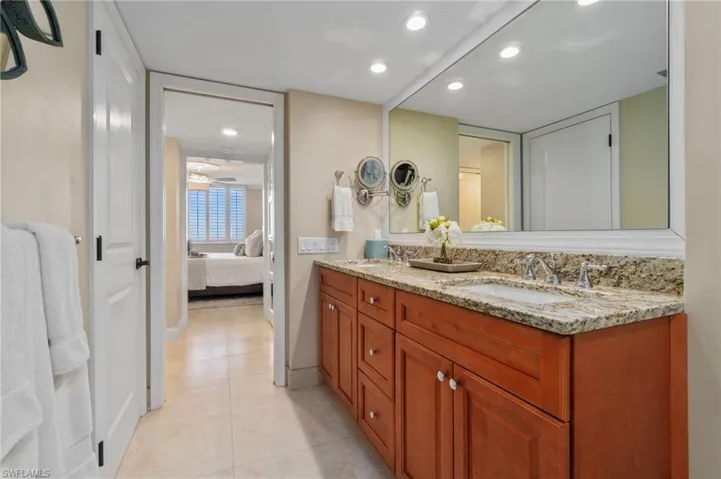 17  Bluebill  AVE, Naples, FL 34108