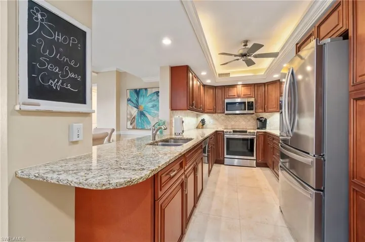 17  Bluebill  AVE, Naples, FL 34108