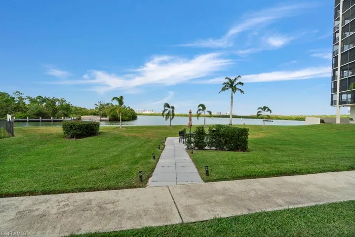 17  Bluebill  AVE, Naples, FL 34108