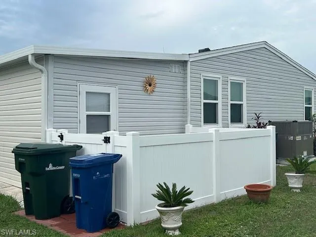 View of home's exterior