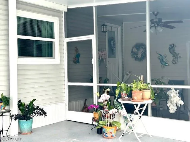 Sunroom / solarium featuring a ceiling fan