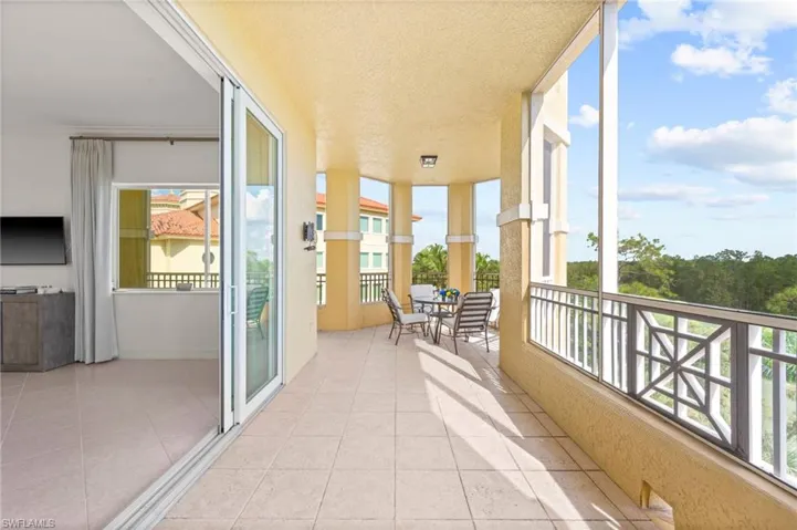 2738  Tiburon E BLVD, Naples, FL 34109
