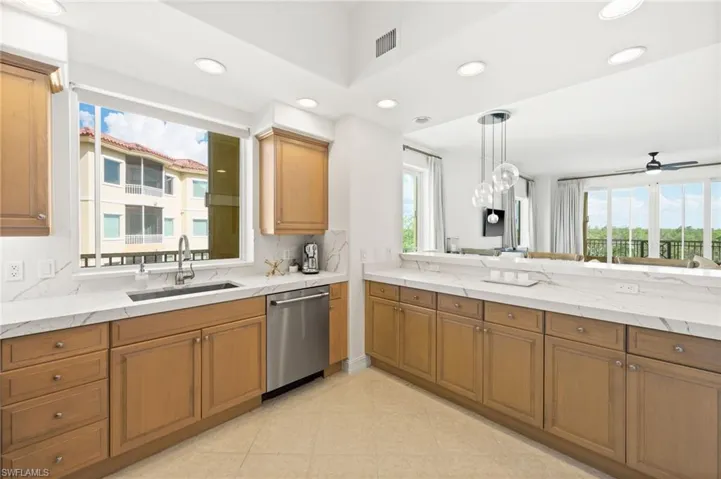 2738  Tiburon E BLVD, Naples, FL 34109