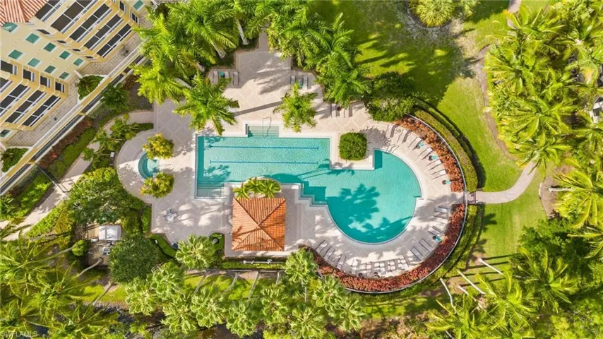 2738  Tiburon E BLVD, Naples, FL 34109