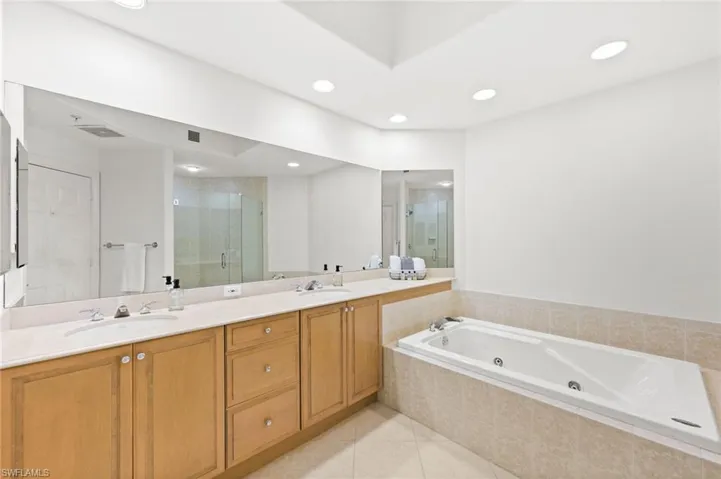 2738  Tiburon E BLVD, Naples, FL 34109