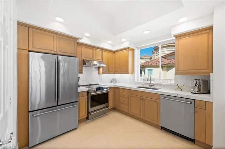 2738  Tiburon E BLVD, Naples, FL 34109