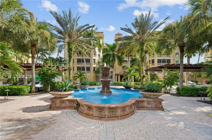 2738  Tiburon E BLVD, Naples, FL 34109
