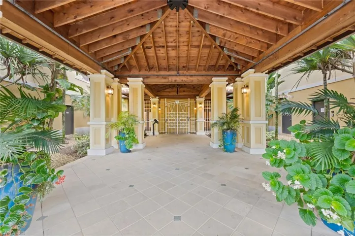 2738  Tiburon E BLVD, Naples, FL 34109