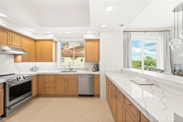 2738  Tiburon E BLVD, Naples, FL 34109