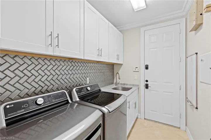 1813  Senegal Date  DR, Naples, FL 34119