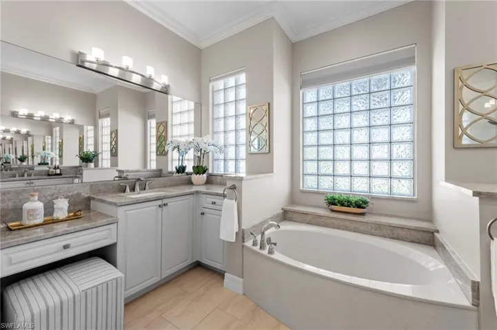 1813  Senegal Date  DR, Naples, FL 34119
