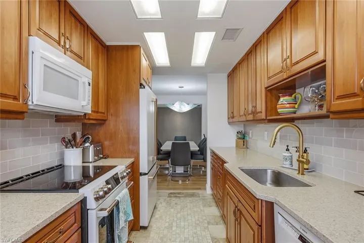 3410  Gulf Shore N BLVD, Naples, FL 34103
