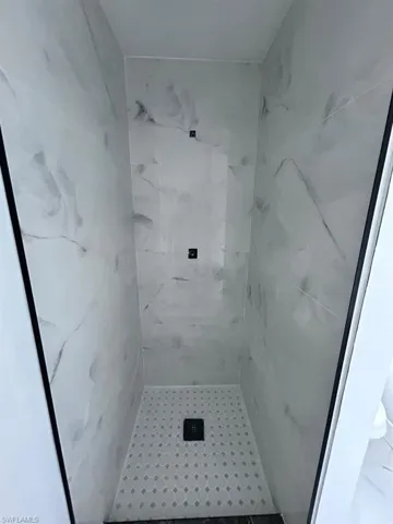 Bathroom featuring tiled shower