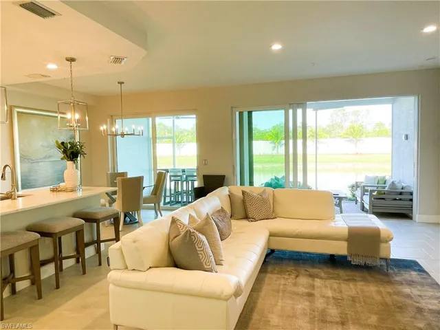 2555  Seychelles  DR, Naples, FL 34112