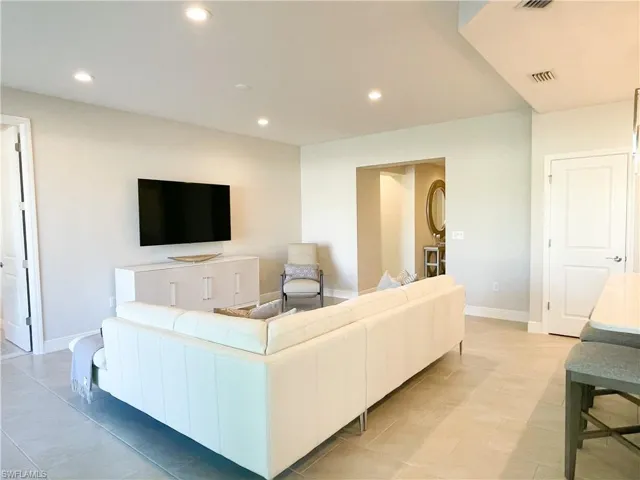 2555  Seychelles  DR, Naples, FL 34112