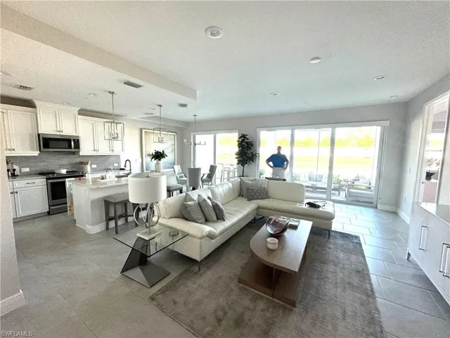 2555  Seychelles  DR, Naples, FL 34112
