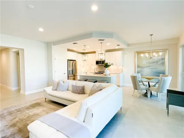 2555  Seychelles  DR, Naples, FL 34112