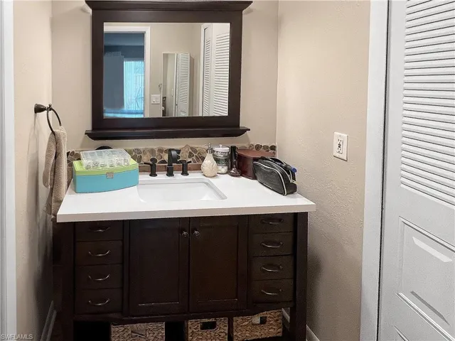 6884  Bogey  DR, Fort Myers, FL 33919
