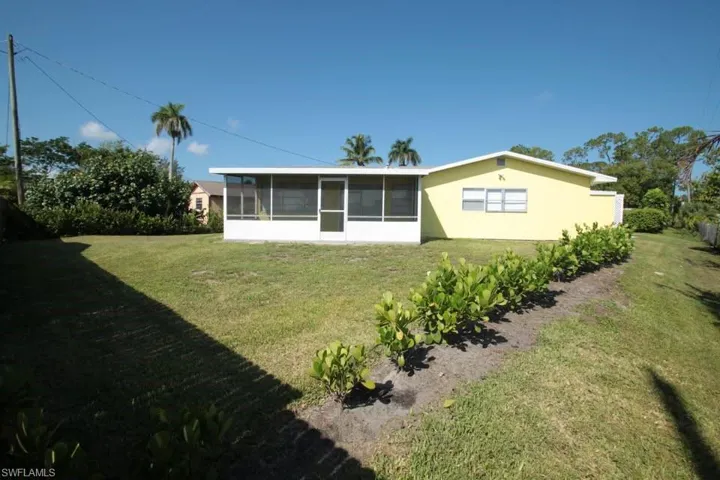 3327  Guilford  CT, Naples, FL 34112