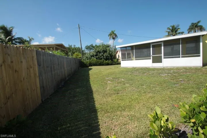 3327  Guilford  CT, Naples, FL 34112