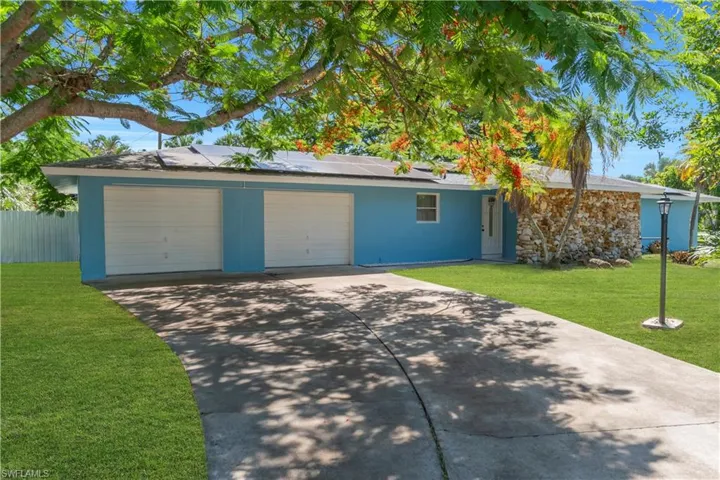 139 E Lake Dr, Lehigh Acres, Florida 33936