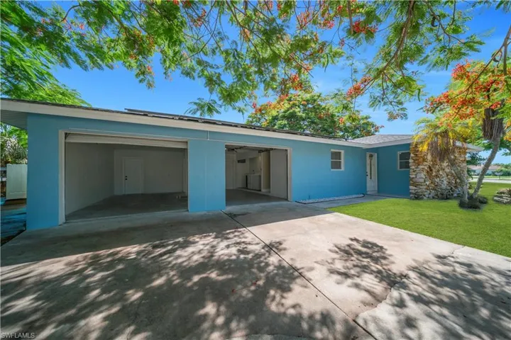 139 E Lake Dr, Lehigh Acres, Florida 33936