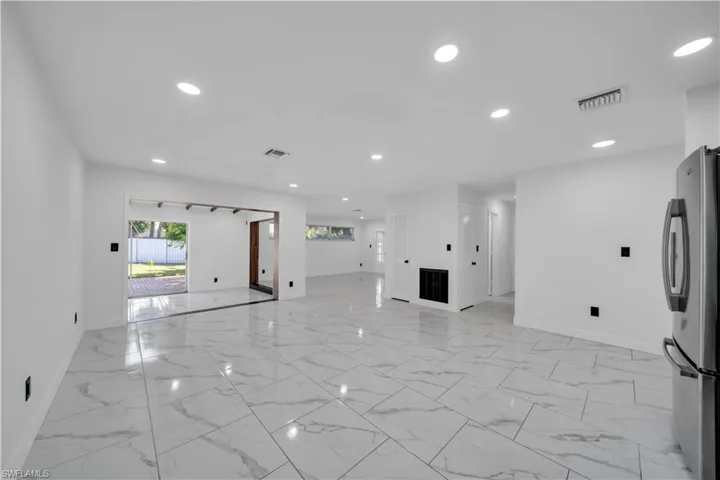 139 E Lake Dr, Lehigh Acres, Florida 33936