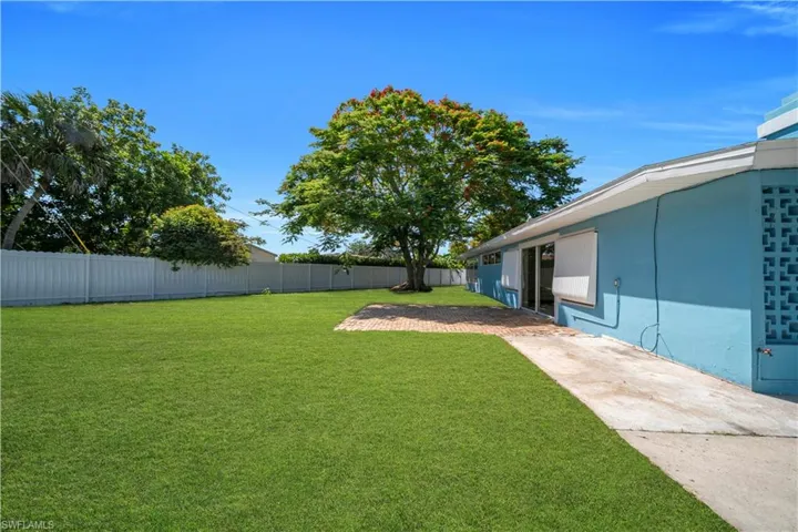 139 E Lake Dr, Lehigh Acres, Florida 33936