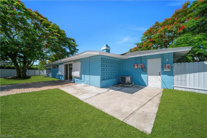 139 E Lake Dr, Lehigh Acres, Florida 33936
