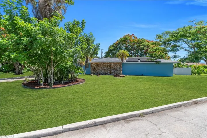 139 E Lake Dr, Lehigh Acres, Florida 33936