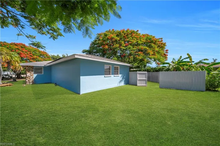 139 E Lake Dr, Lehigh Acres, Florida 33936