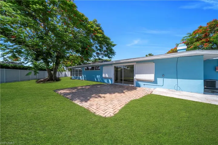139 E Lake Dr, Lehigh Acres, Florida 33936