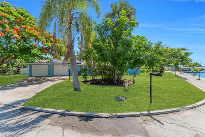 139 E Lake Dr, Lehigh Acres, Florida 33936