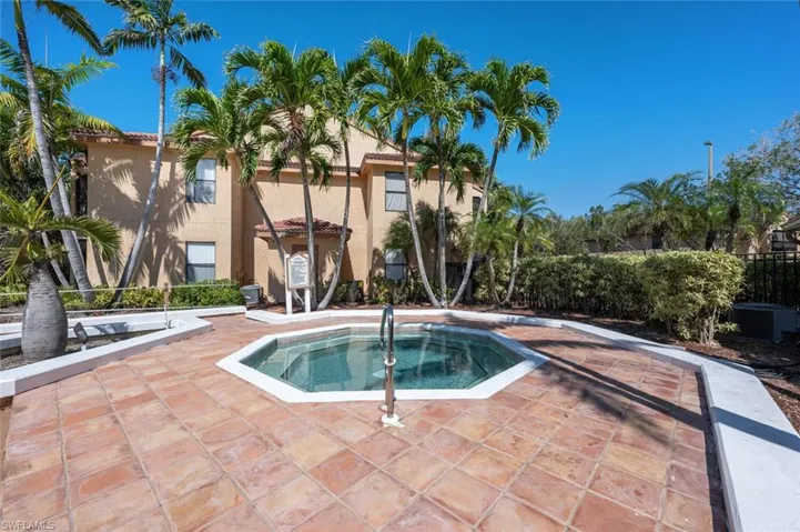 2190 Arbour Walk Cir 2221, Naples, Florida 34109