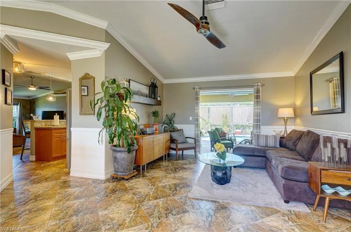 Open entry to Lanai.