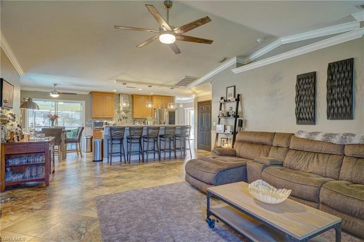 GR OPEN TO KITCHEN AND LANAI