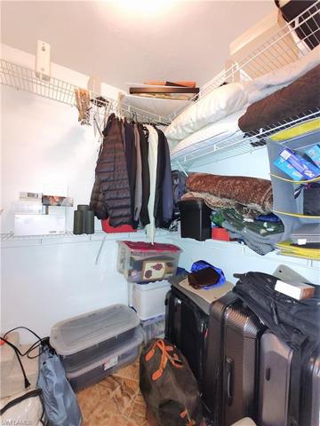 Walk-in closet 1