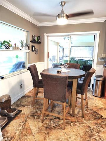 Dinette sliders to lanai.