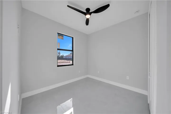 Unfurnished room featuring ceiling fan and finished concrete flooring