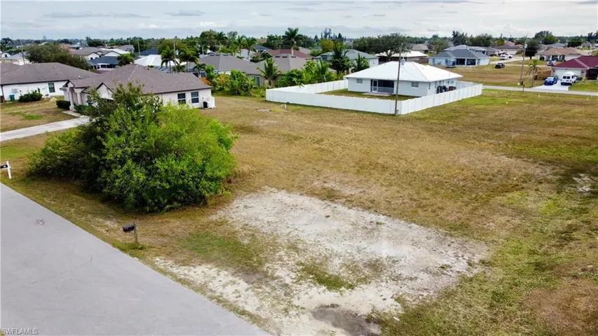 110 Ne 11th Ln, Cape Coral, Florida 33909