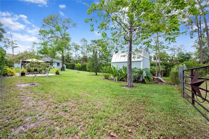 View of yard with an outbuilding