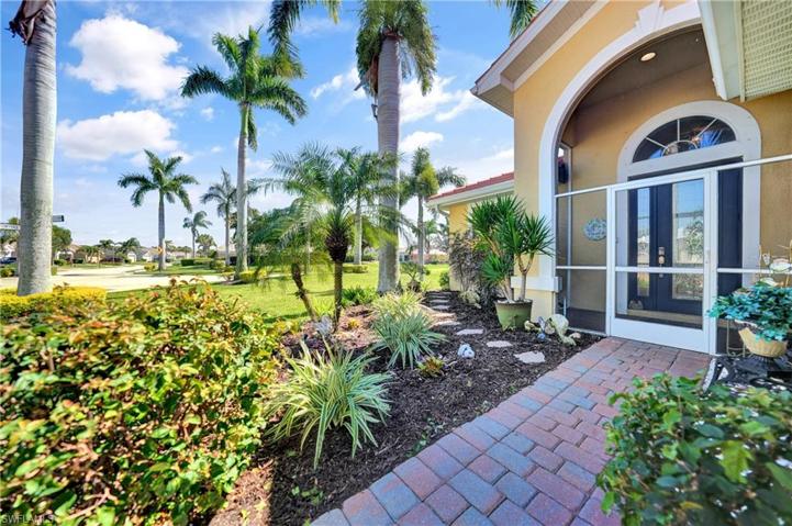 2600 Stonyhill CT, CAPE CORAL FL 33991