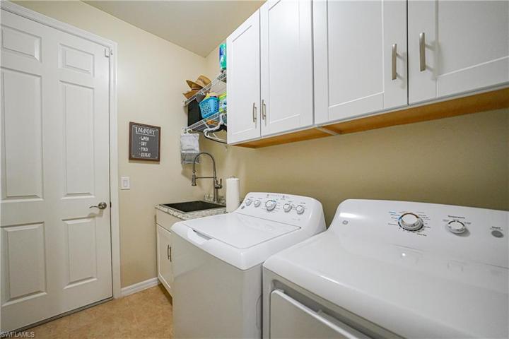 2600 Stonyhill CT, CAPE CORAL FL 33991