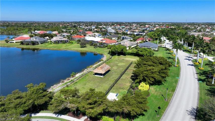 2600 Stonyhill CT, CAPE CORAL FL 33991