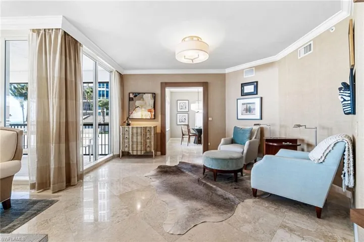 Living area with crown molding