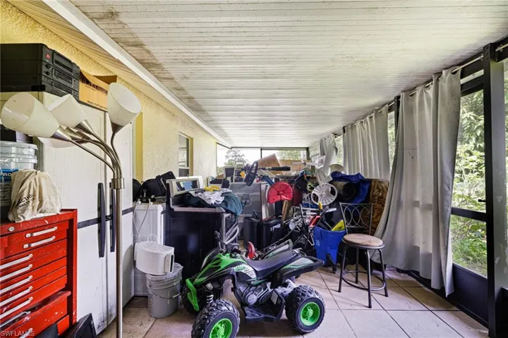 Sunroom featuring washer / clothes dryer